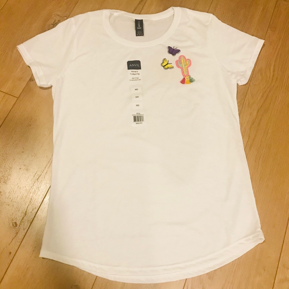 Adorable White T-shirt 🥳